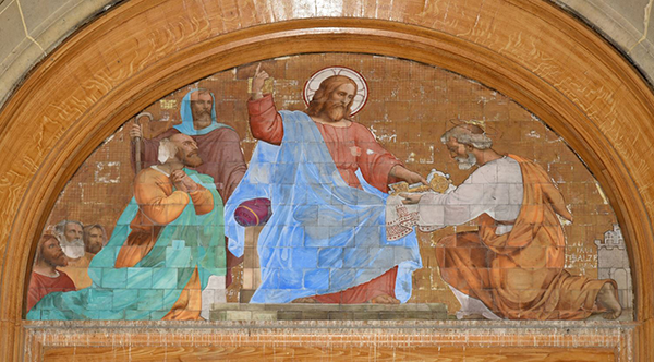 Décor du porche de l'église de la Trinité en carreaux de pierre de lave émaillée