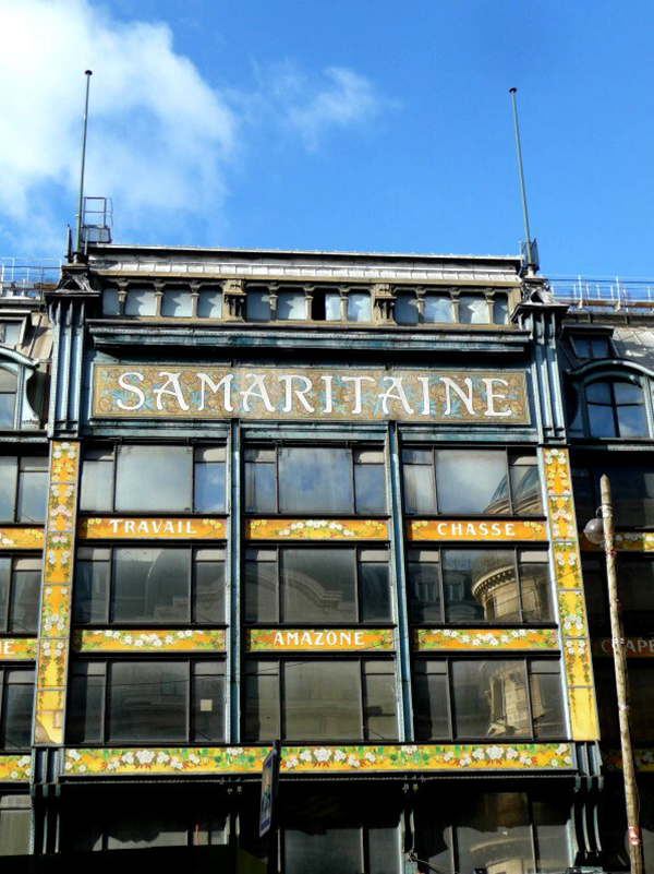 Façade du grand magasin La Samaritaine en pierre de lave émaillée restaurée par Tradition Pierre